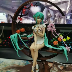 ユン・シアン彼女の美しい少女ファーストトーンシャオフアチョンサムファーストトーン1/7座っているハンド将来のペンダントモデルを行う